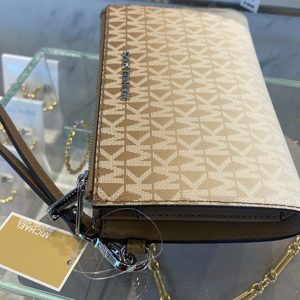 MICHAEL KORS
Jet Set Large Logo Signature Double-Zip Wristlet-Wallet-Phone Case - Picture 11 of 16
